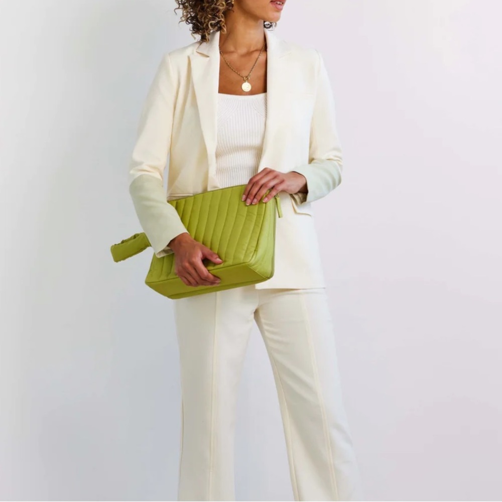The Clutch from Elsa x Beis